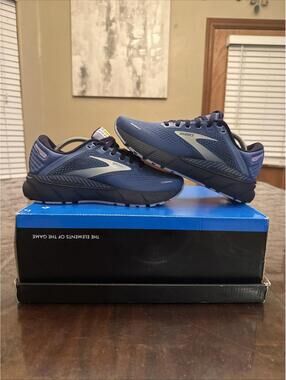 Brooks Adrenaline GTS 22 Women's Size 7.5 medium Blue Running Shoes 1203531B467